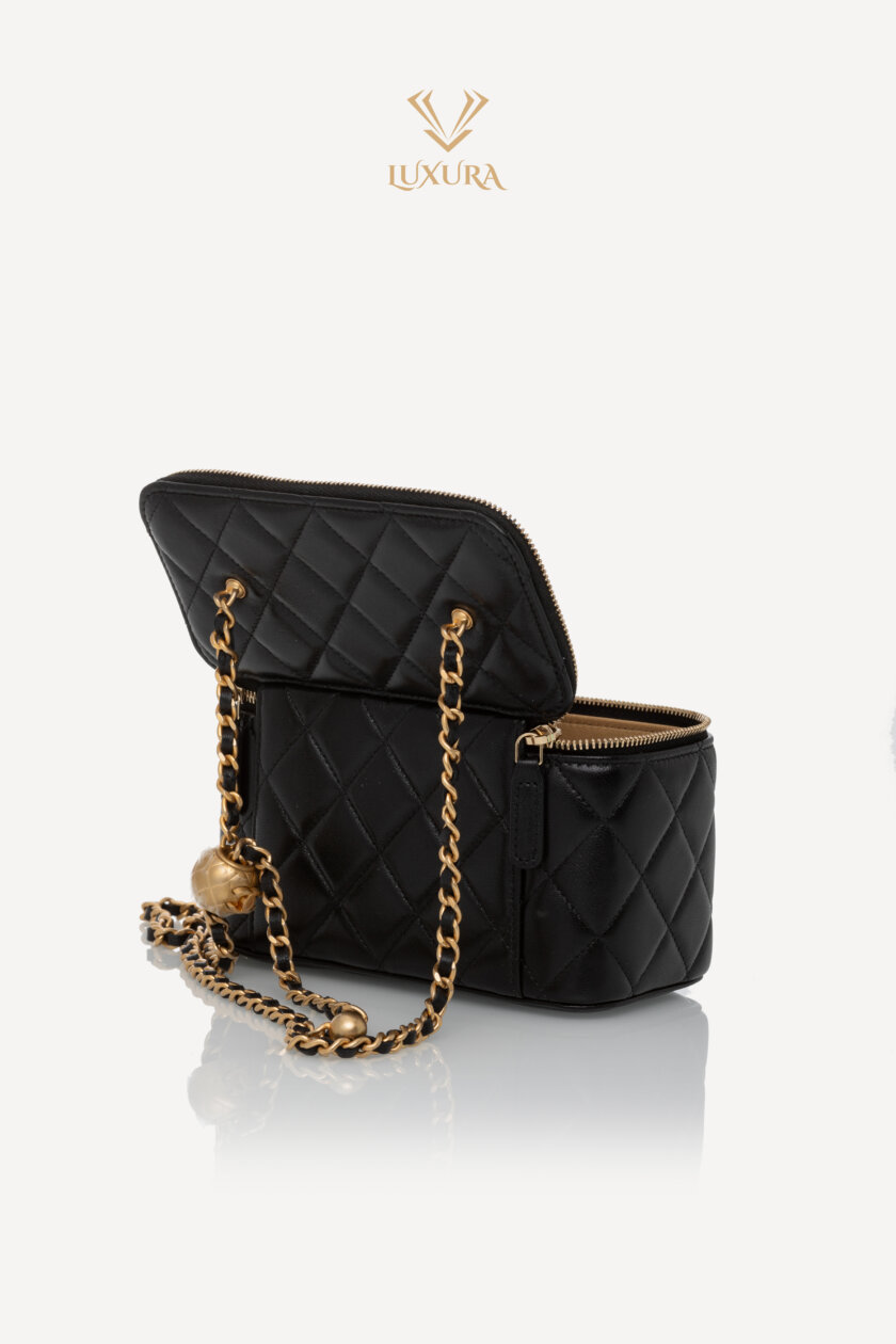 Genti | CHANEL Lambskin Quilted Small Vanity Case With Chain Black