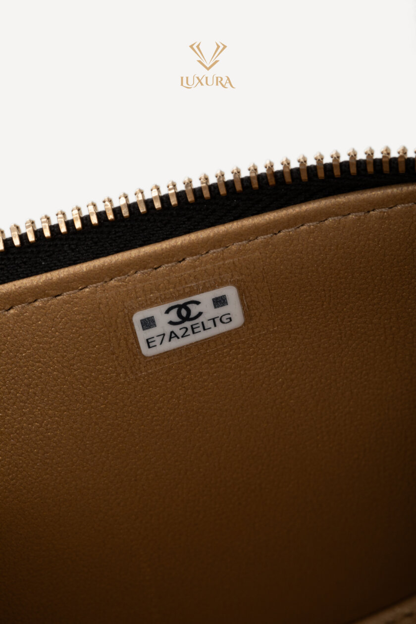 Genti | CHANEL Lambskin Quilted Small Vanity Case With Chain Black