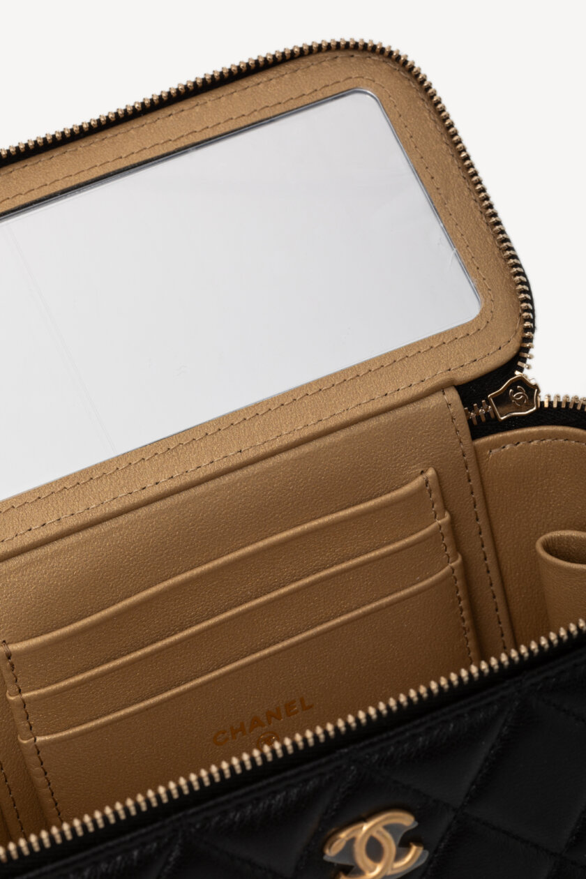 Genti | CHANEL Lambskin Quilted Small Vanity Case With Chain Black