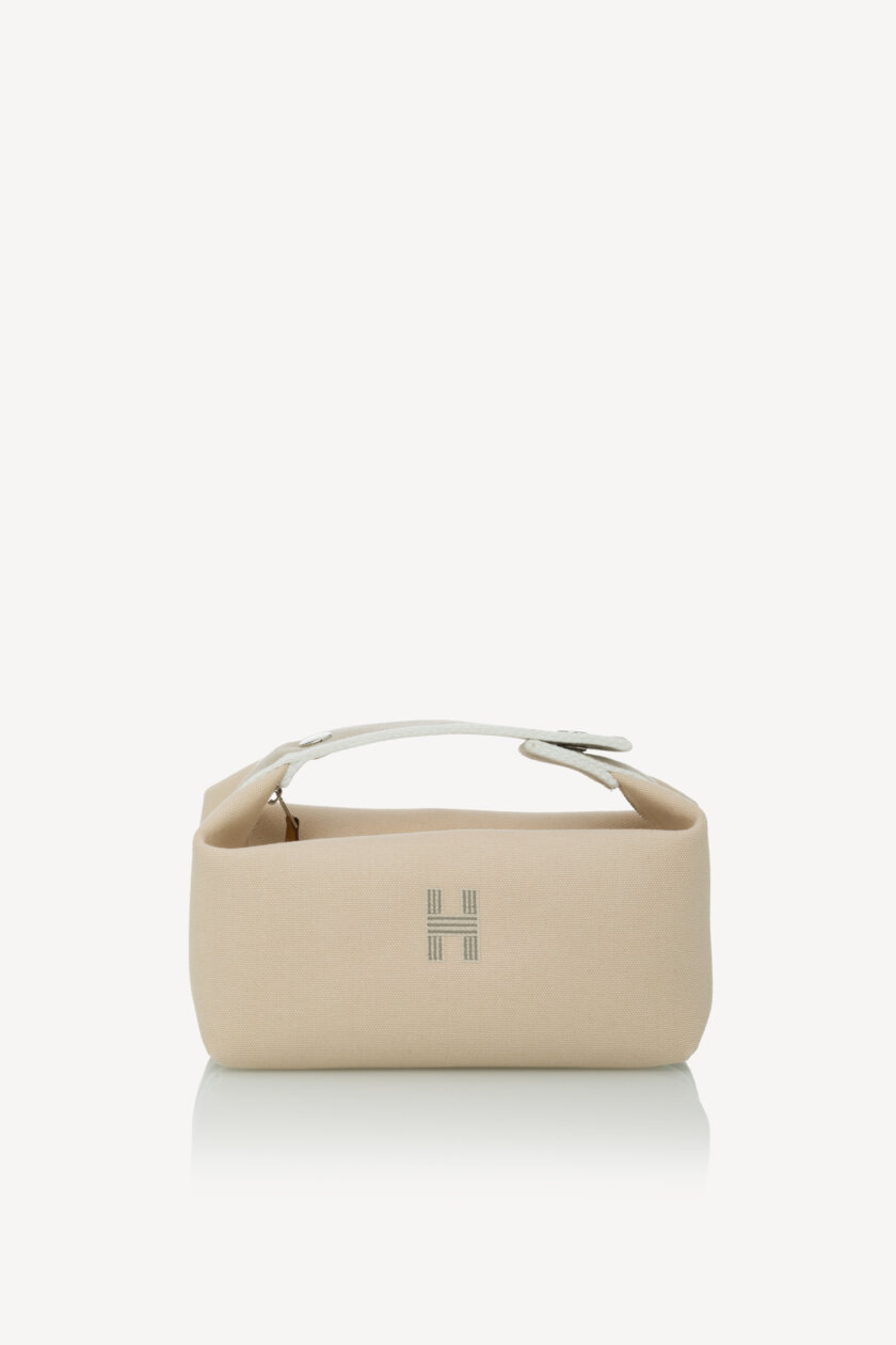 <span style="font-size: 10px; color: rgb(101, 101, 101);letter-spacing: .15em;">HARD TO FIND</span><br><strong> HERMES </strong><br><div style="margin-top:10px; font-size:16px;">Bride-a-Brac Make-Up Bag Small Natural </div><br> - Image 4