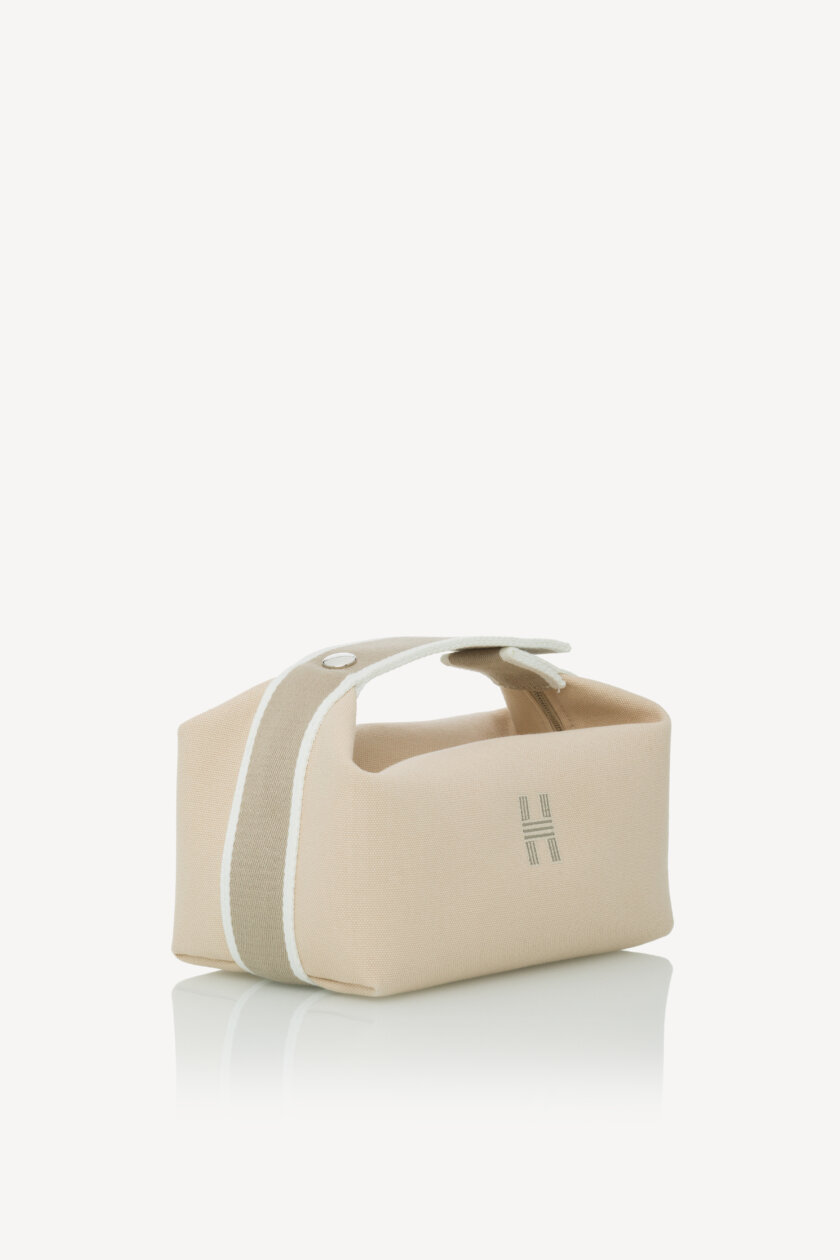 <span style="font-size: 10px; color: rgb(101, 101, 101);letter-spacing: .15em;">HARD TO FIND</span><br><strong> HERMES </strong><br><div style="margin-top:10px; font-size:16px;">Bride-a-Brac Make-Up Bag Small Natural </div><br> - Image 3