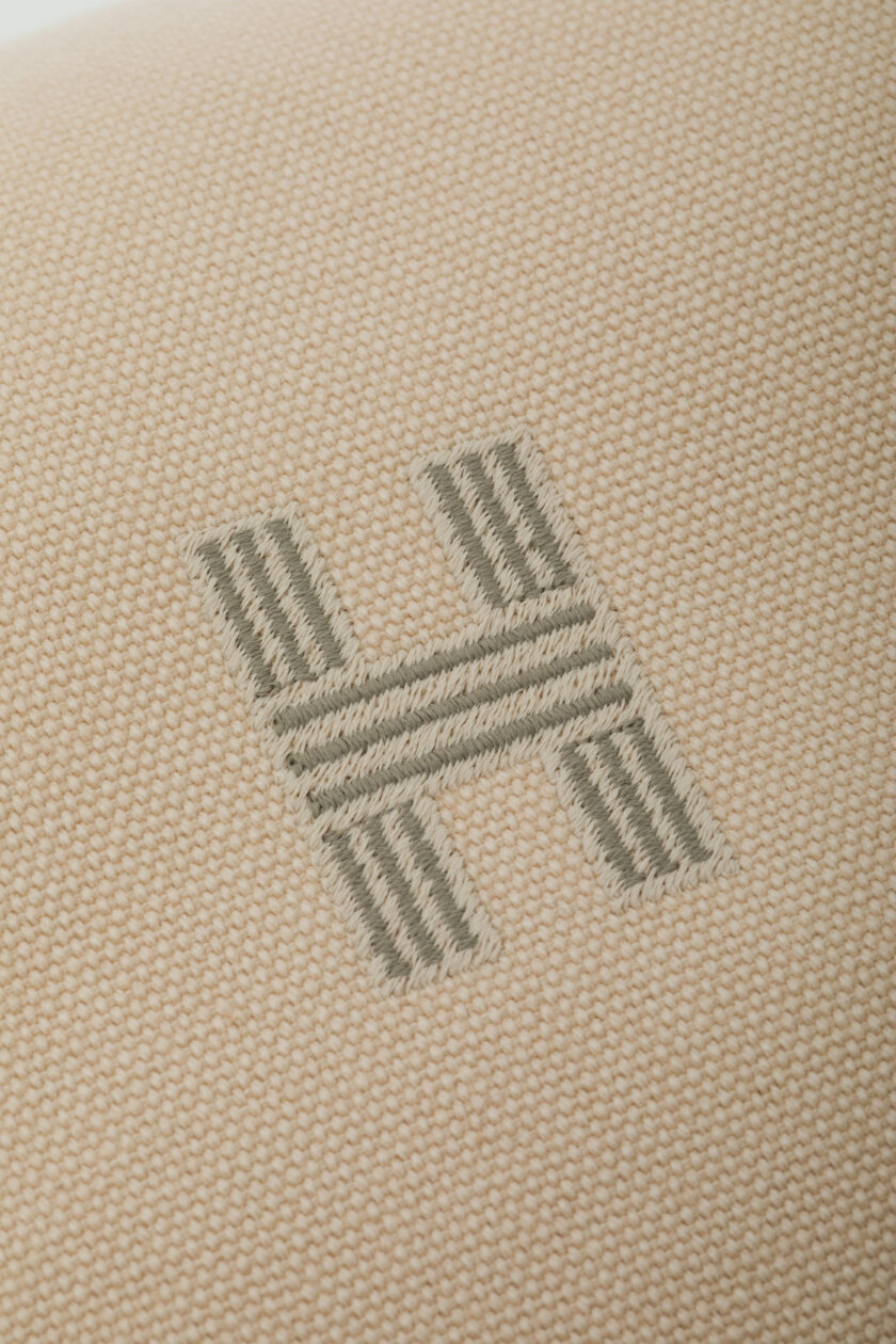 <span style="font-size: 10px; color: rgb(101, 101, 101);letter-spacing: .15em;">HARD TO FIND</span><br><strong> HERMES </strong><br><div style="margin-top:10px; font-size:16px;">Bride-a-Brac Make-Up Bag Small Natural </div><br> - Image 11