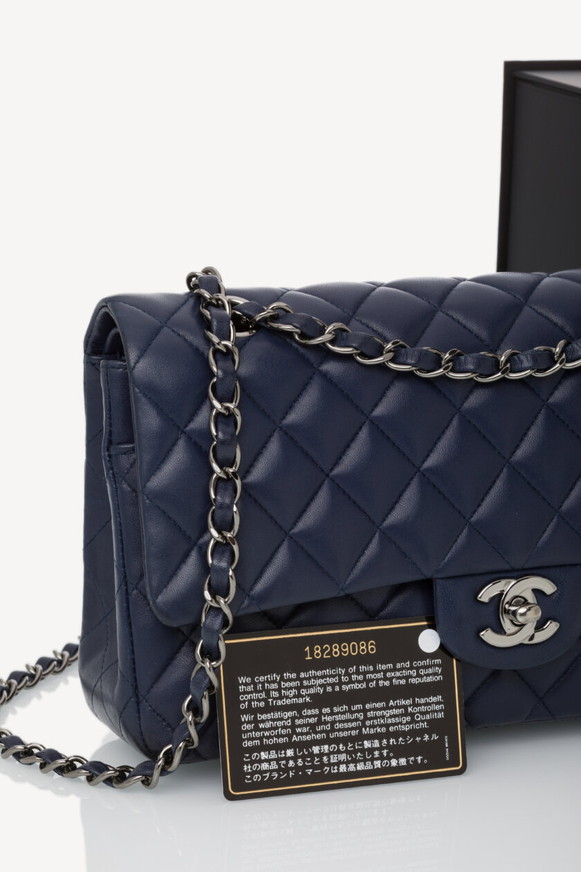 <span style="font-size: 10px; color: rgb(101, 101, 101);letter-spacing: .15em;">BEST DEAL</span><br><strong> CHANEL </strong><br><div style="margin-top:10px;font-size:16px;">Lambskin Quilted Medium Double Flap Navy</div><br> - Image 11