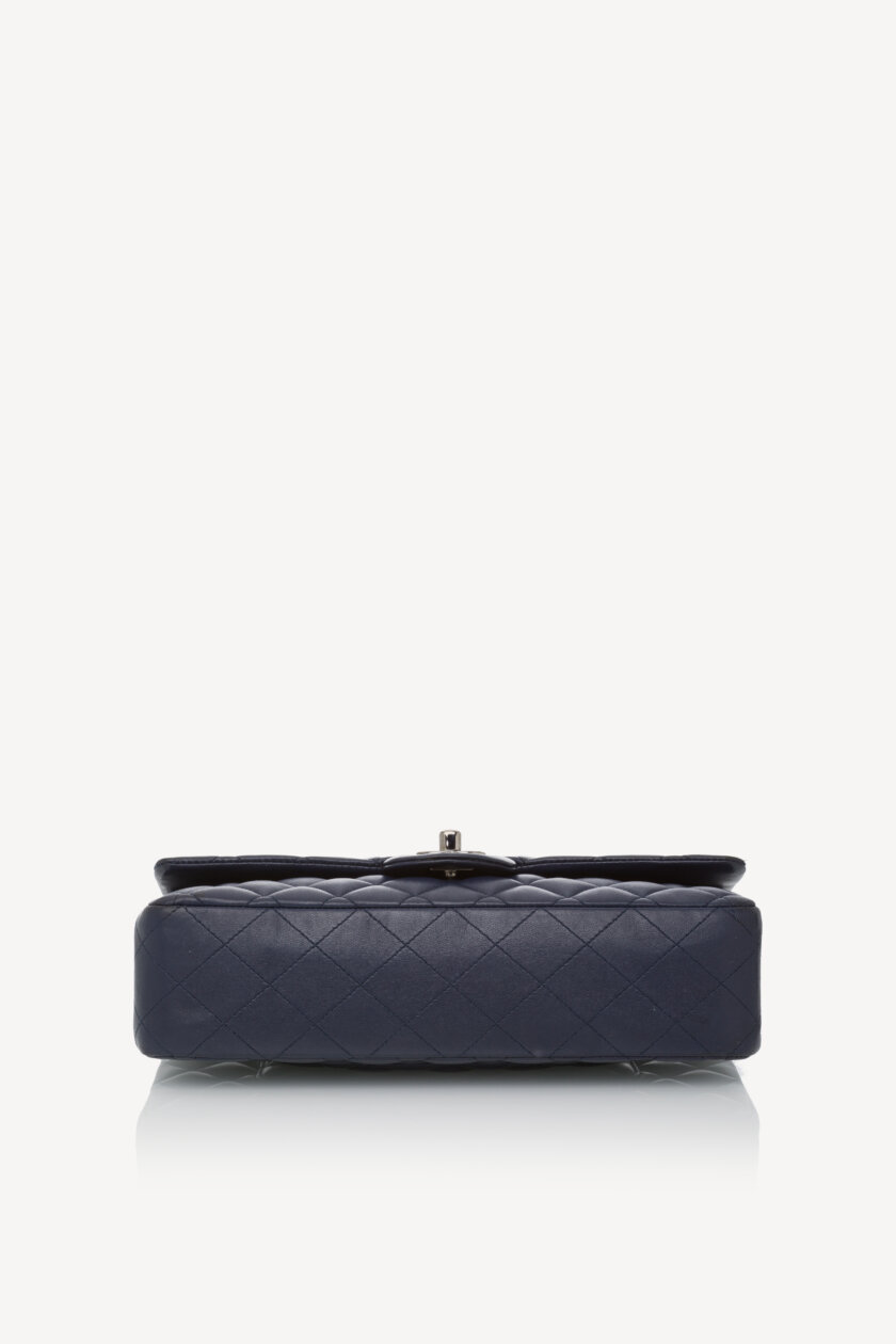 <span style="font-size: 10px; color: rgb(101, 101, 101);letter-spacing: .15em;">BEST DEAL</span><br><strong> CHANEL </strong><br><div style="margin-top:10px;font-size:16px;">Lambskin Quilted Medium Double Flap Navy</div><br> - Image 26