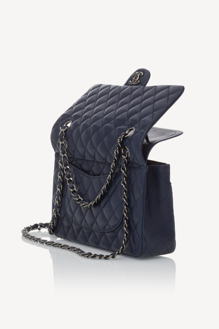<span style="font-size: 10px; color: rgb(101, 101, 101);letter-spacing: .15em;">BEST DEAL</span><br><strong> CHANEL </strong><br><div style="margin-top:10px;font-size:16px;">Lambskin Quilted Medium Double Flap Navy</div><br> - Image 7
