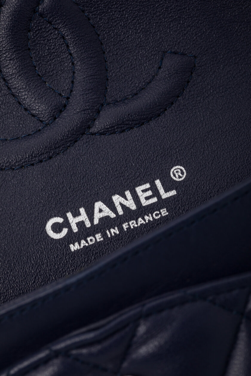 <span style="font-size: 10px; color: rgb(101, 101, 101);letter-spacing: .15em;">BEST DEAL</span><br><strong> CHANEL </strong><br><div style="margin-top:10px;font-size:16px;">Lambskin Quilted Medium Double Flap Navy</div><br> - Image 23