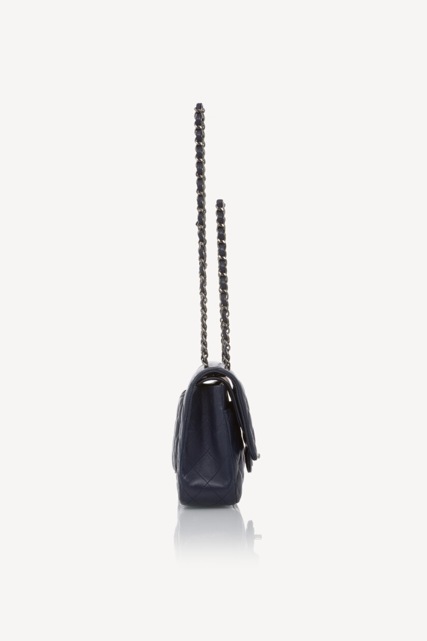 <span style="font-size: 10px; color: rgb(101, 101, 101);letter-spacing: .15em;">BEST DEAL</span><br><strong> CHANEL </strong><br><div style="margin-top:10px;font-size:16px;">Lambskin Quilted Medium Double Flap Navy</div><br> - Image 14