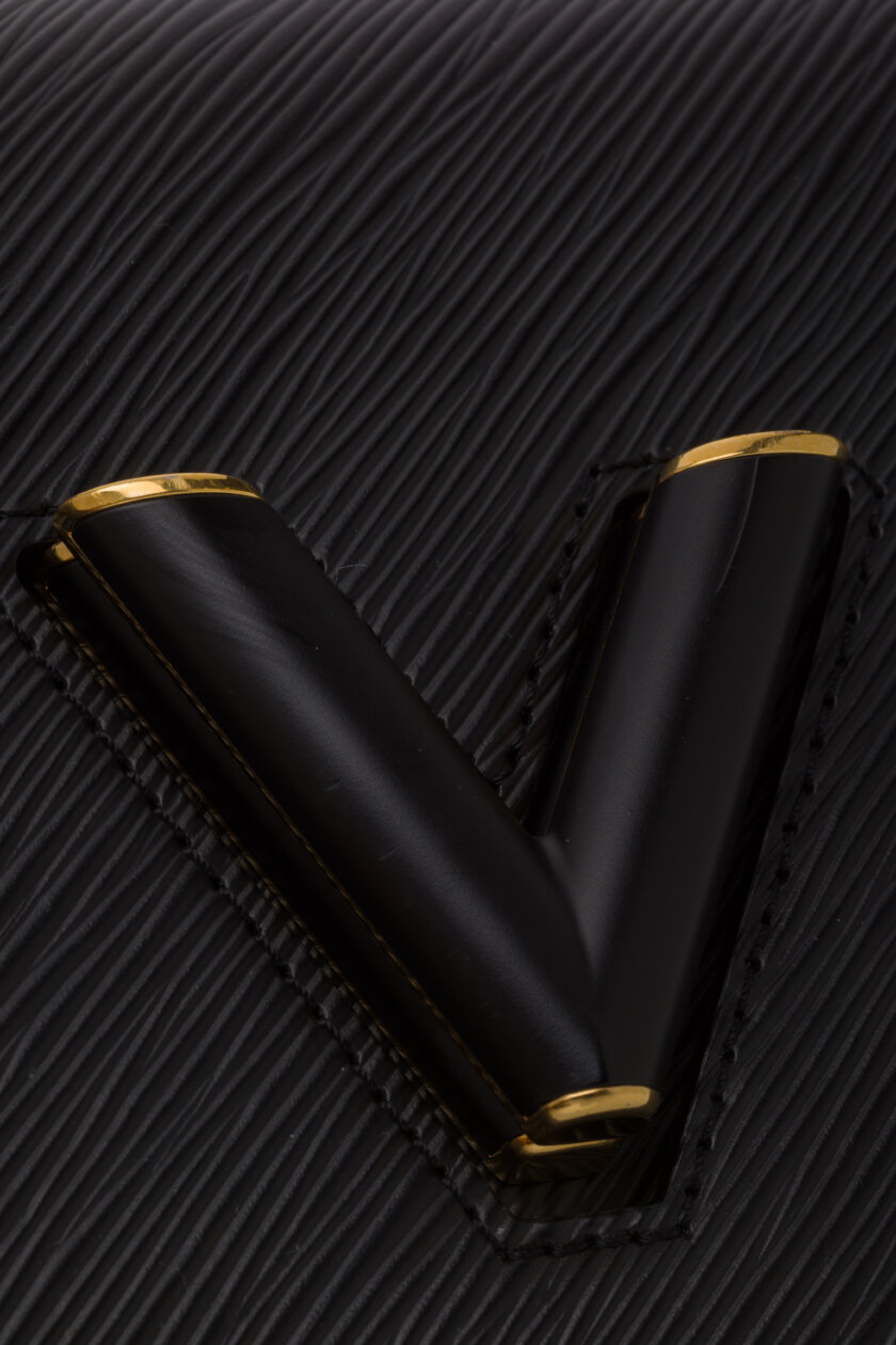 <span style="font-size: 10px; color: rgb(101, 101, 101);letter-spacing: .15em;">HARD TO FIND</span><br><strong> LOUIS VUITTON </strong><br><div style="margin-top:10px; font-size:16px;">Epi Twist Braided Strap Shoulder Bag MM Black M21117</div><br> - Image 13