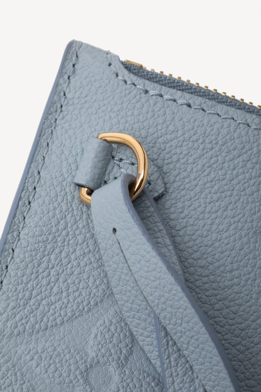 <span style="font-size: 10px; color: rgb(101, 101, 101);letter-spacing: .15em;">HARD TO FIND</span><br><strong> LOUIS VUITTON </strong><br><div style="margin-top:10px;font-size:16px;">Neverfull MM Monogram Empreinte Leather Blue M46482</div><br> - Image 12