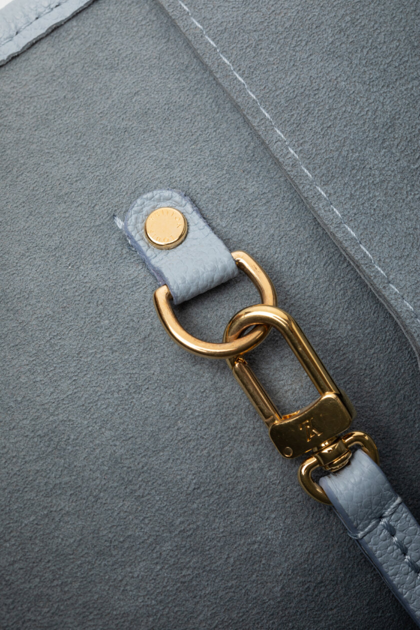 <span style="font-size: 10px; color: rgb(101, 101, 101);letter-spacing: .15em;">HARD TO FIND</span><br><strong> LOUIS VUITTON </strong><br><div style="margin-top:10px;font-size:16px;">Neverfull MM Monogram Empreinte Leather Blue M46482</div><br> - Image 15