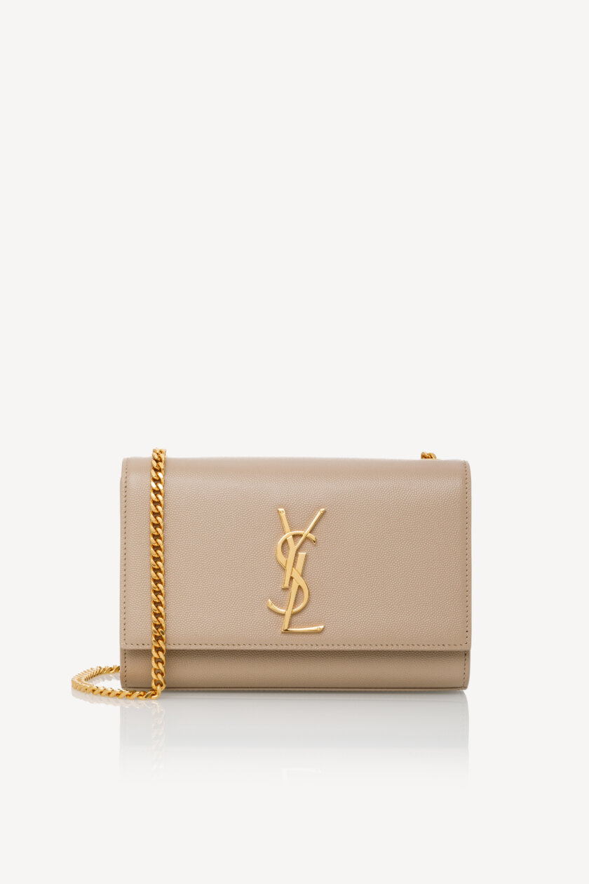 <span style="font-size: 10px; color: rgb(101, 101, 101);letter-spacing: .15em;">IN TENDINTE</span><br><strong> SAINT LAURENT </strong><br><div style="margin-top:10px; font-size:16px;">Kate Small in Grain de Poudre Embossed Leather Dark Beige</div><br> - Image 4