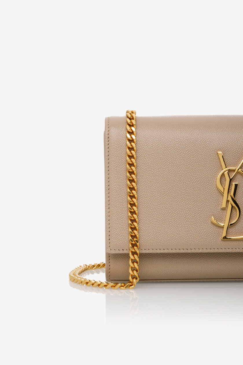 <span style="font-size: 10px; color: rgb(101, 101, 101);letter-spacing: .15em;">IN TENDINTE</span><br><strong> SAINT LAURENT </strong><br><div style="margin-top:10px; font-size:16px;">Kate Small in Grain de Poudre Embossed Leather Dark Beige</div><br> - Image 10