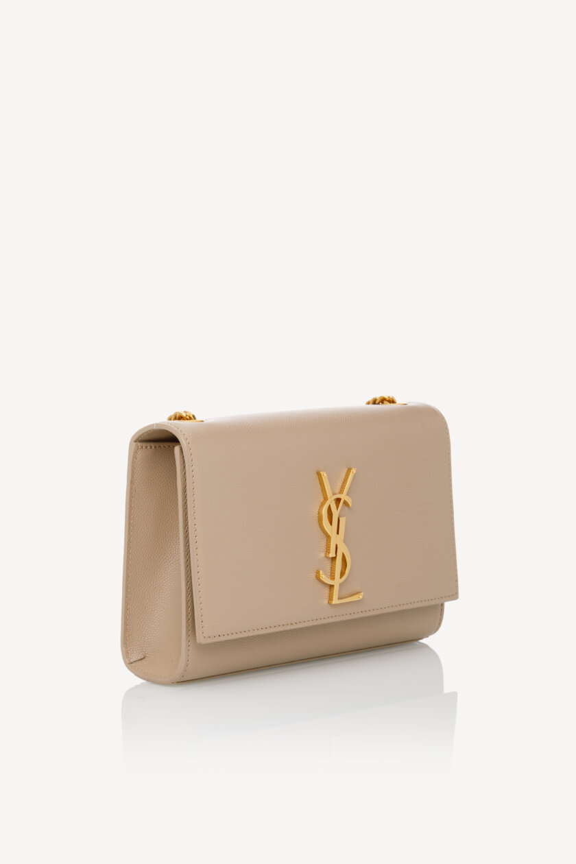 <span style="font-size: 10px; color: rgb(101, 101, 101);letter-spacing: .15em;">IN TENDINTE</span><br><strong> SAINT LAURENT </strong><br><div style="margin-top:10px; font-size:16px;">Kate Small in Grain de Poudre Embossed Leather Dark Beige</div><br> - Image 3