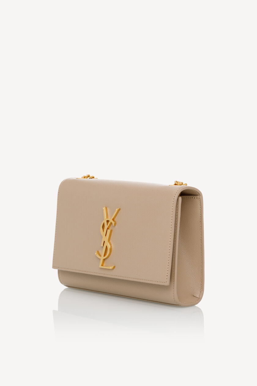 <span style="font-size: 10px; color: rgb(101, 101, 101);letter-spacing: .15em;">IN TENDINTE</span><br><strong> SAINT LAURENT </strong><br><div style="margin-top:10px; font-size:16px;">Kate Small in Grain de Poudre Embossed Leather Dark Beige</div><br> - Image 9
