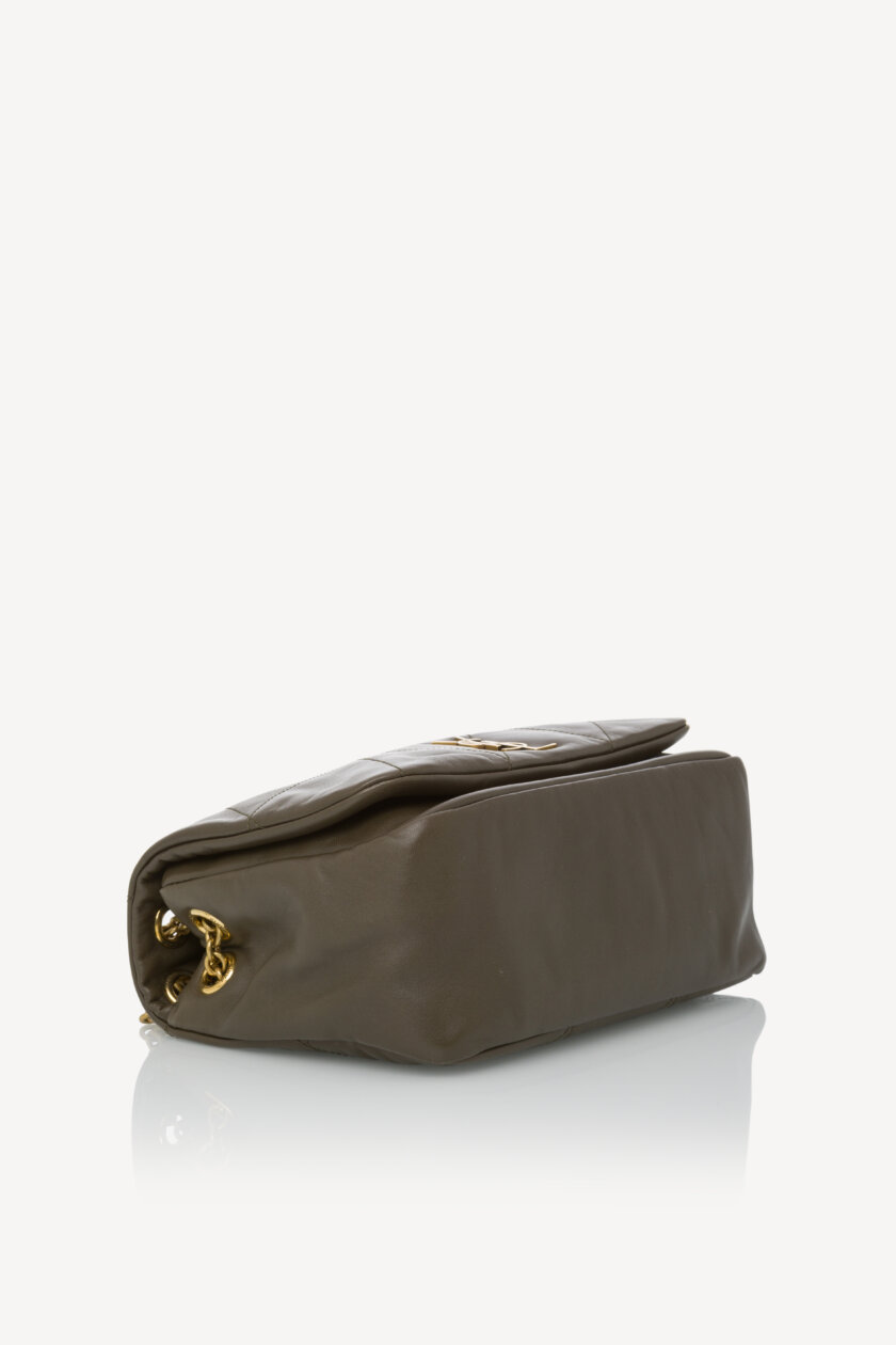 <span style="font-size: 10px; color: rgb(101, 101, 101);letter-spacing: .15em;">HARD TO FIND</span><br><strong> SAINT LAURENT </strong><br><div style="margin-top:10px; font-size:16px;">Small Jamie 4.3 Chain Bag Light Musk</div><br> - Image 19