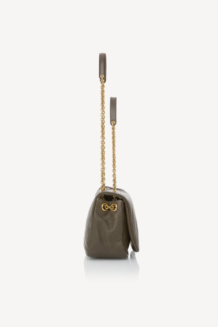 <span style="font-size: 10px; color: rgb(101, 101, 101);letter-spacing: .15em;">HARD TO FIND</span><br><strong> SAINT LAURENT </strong><br><div style="margin-top:10px; font-size:16px;">Small Jamie 4.3 Chain Bag Light Musk</div><br> - Image 8