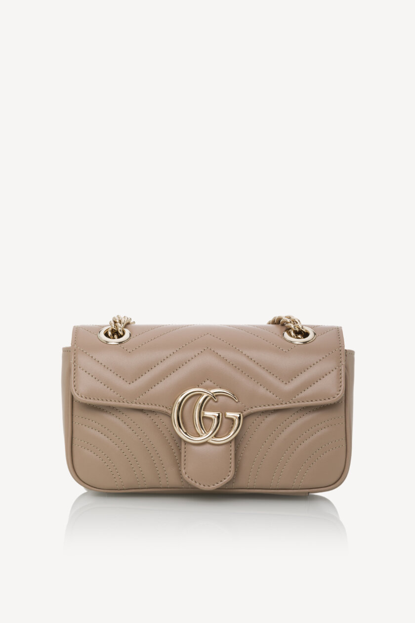 <span style="font-size: 10px; color: rgb(101, 101, 101);letter-spacing: .15em;">NEW COLLECTION</span><br><strong> GUCCI </strong><br><div style="margin-top:10px; font-size:16px;">GG Marmont Small Shoulder Bag Dove Gray Skin</div><br> - Image 5