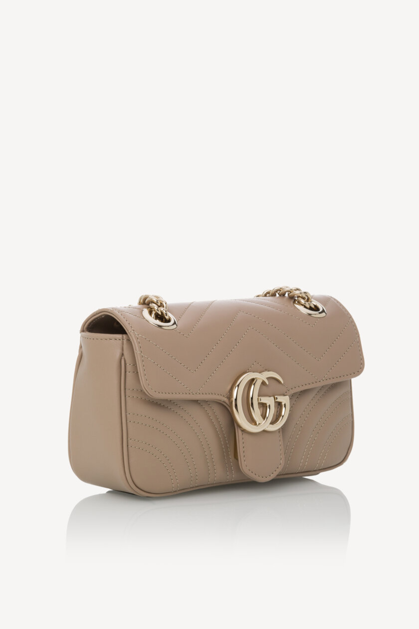 <span style="font-size: 10px; color: rgb(101, 101, 101);letter-spacing: .15em;">NEW COLLECTION</span><br><strong> GUCCI </strong><br><div style="margin-top:10px; font-size:16px;">GG Marmont Small Shoulder Bag Dove Gray Skin</div><br> - Image 3