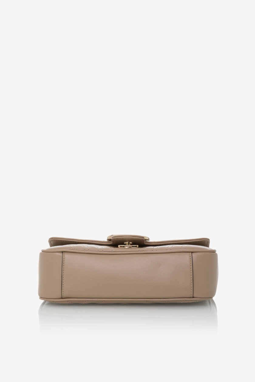 <span style="font-size: 10px; color: rgb(101, 101, 101);letter-spacing: .15em;">NEW COLLECTION</span><br><strong> GUCCI </strong><br><div style="margin-top:10px; font-size:16px;">GG Marmont Small Shoulder Bag Dove Gray Skin</div><br> - Image 20