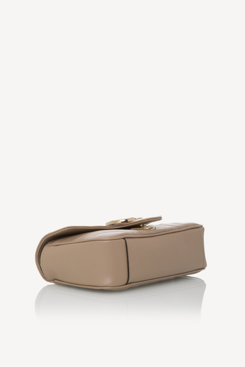 <span style="font-size: 10px; color: rgb(101, 101, 101);letter-spacing: .15em;">NEW COLLECTION</span><br><strong> GUCCI </strong><br><div style="margin-top:10px; font-size:16px;">GG Marmont Small Shoulder Bag Dove Gray Skin</div><br> - Image 19