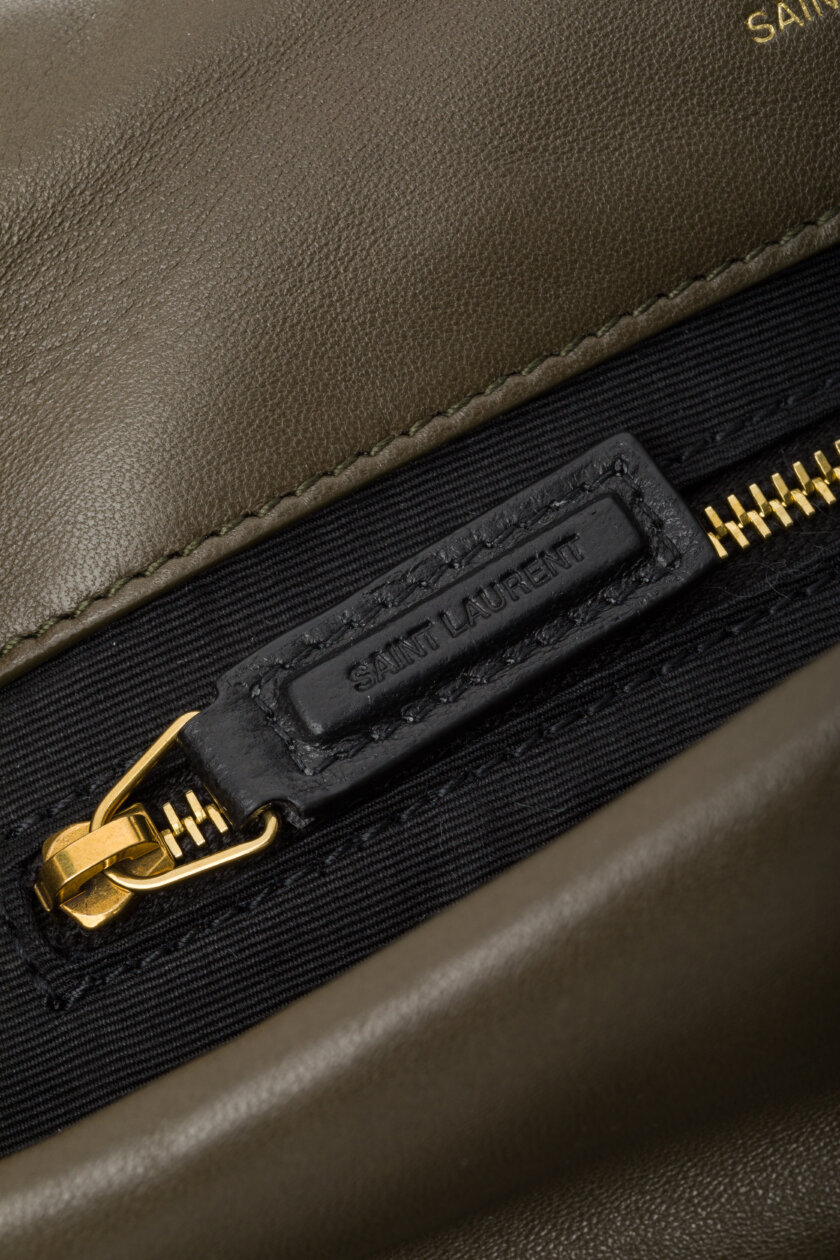 <span style="font-size: 10px; color: rgb(101, 101, 101);letter-spacing: .15em;">HARD TO FIND</span><br><strong> SAINT LAURENT </strong><br><div style="margin-top:10px; font-size:16px;">Small Jamie 4.3 Chain Bag Light Musk</div><br> - Image 18