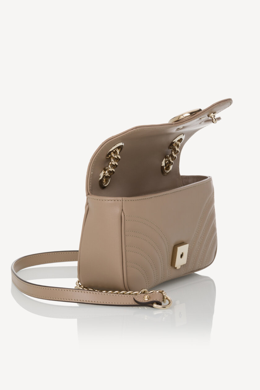 <span style="font-size: 10px; color: rgb(101, 101, 101);letter-spacing: .15em;">NEW COLLECTION</span><br><strong> GUCCI </strong><br><div style="margin-top:10px; font-size:16px;">GG Marmont Small Shoulder Bag Dove Gray Skin</div><br> - Image 8