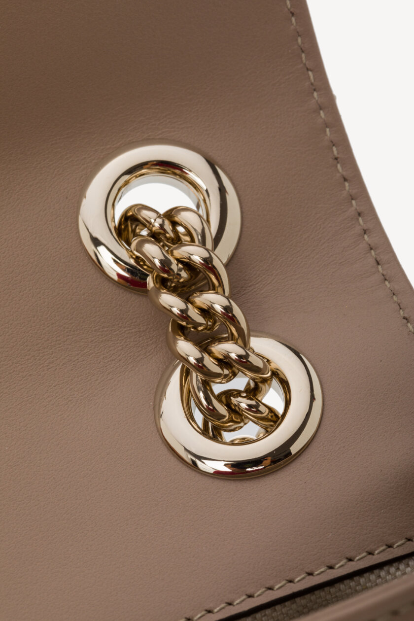 <span style="font-size: 10px; color: rgb(101, 101, 101);letter-spacing: .15em;">NEW COLLECTION</span><br><strong> GUCCI </strong><br><div style="margin-top:10px; font-size:16px;">GG Marmont Small Shoulder Bag Dove Gray Skin</div><br> - Image 14