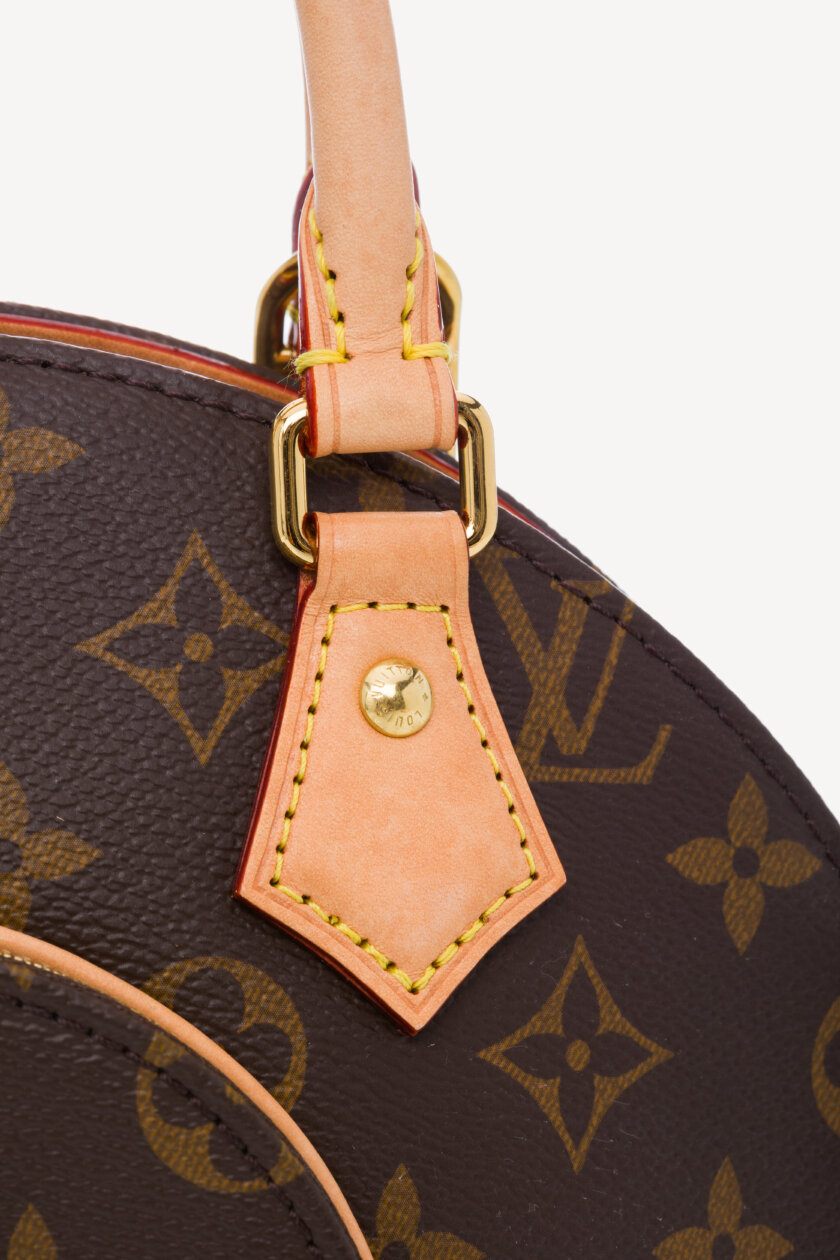 <span style="font-size: 10px; color: rgb(101, 101, 101);letter-spacing: .15em;">HAR TO FIND</span><br><strong> LOUIS VUITTON </strong><br><div style="margin-top:10px; font-size:16px;">Monogram Canvas Elipse PM M46196</div><br> - Image 12