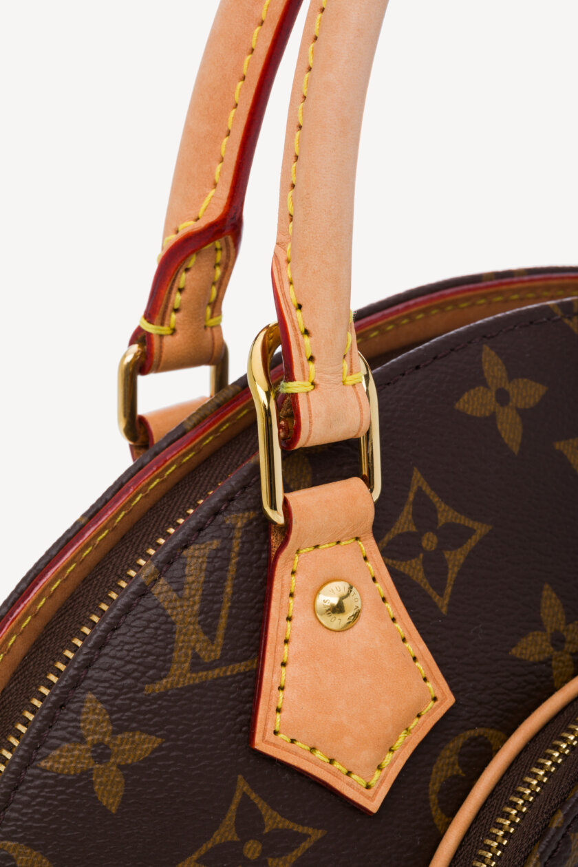 <span style="font-size: 10px; color: rgb(101, 101, 101);letter-spacing: .15em;">HAR TO FIND</span><br><strong> LOUIS VUITTON </strong><br><div style="margin-top:10px; font-size:16px;">Monogram Canvas Elipse PM M46196</div><br> - Image 13