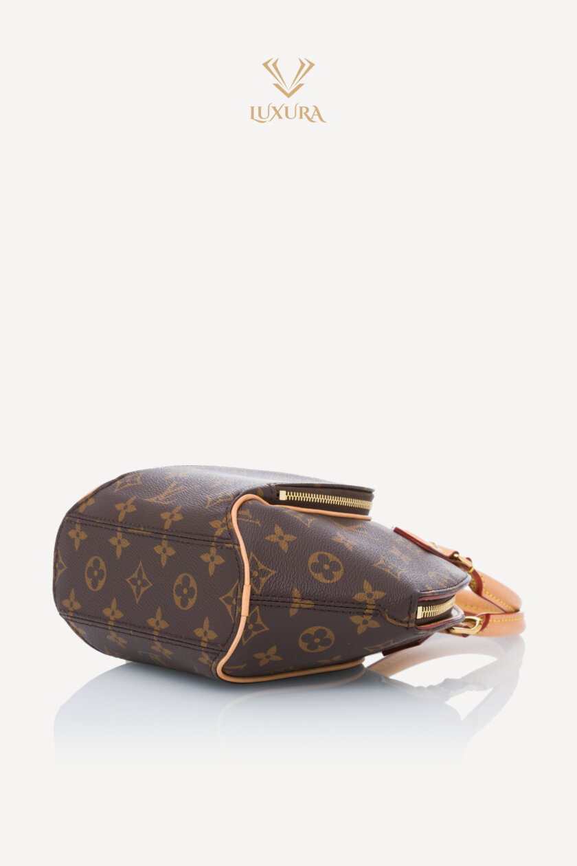 <span style="font-size: 10px; color: rgb(101, 101, 101);letter-spacing: .15em;">HAR TO FIND</span><br><strong> LOUIS VUITTON </strong><br><div style="margin-top:10px; font-size:16px;">Monogram Canvas Elipse PM M46196</div><br> - Image 20