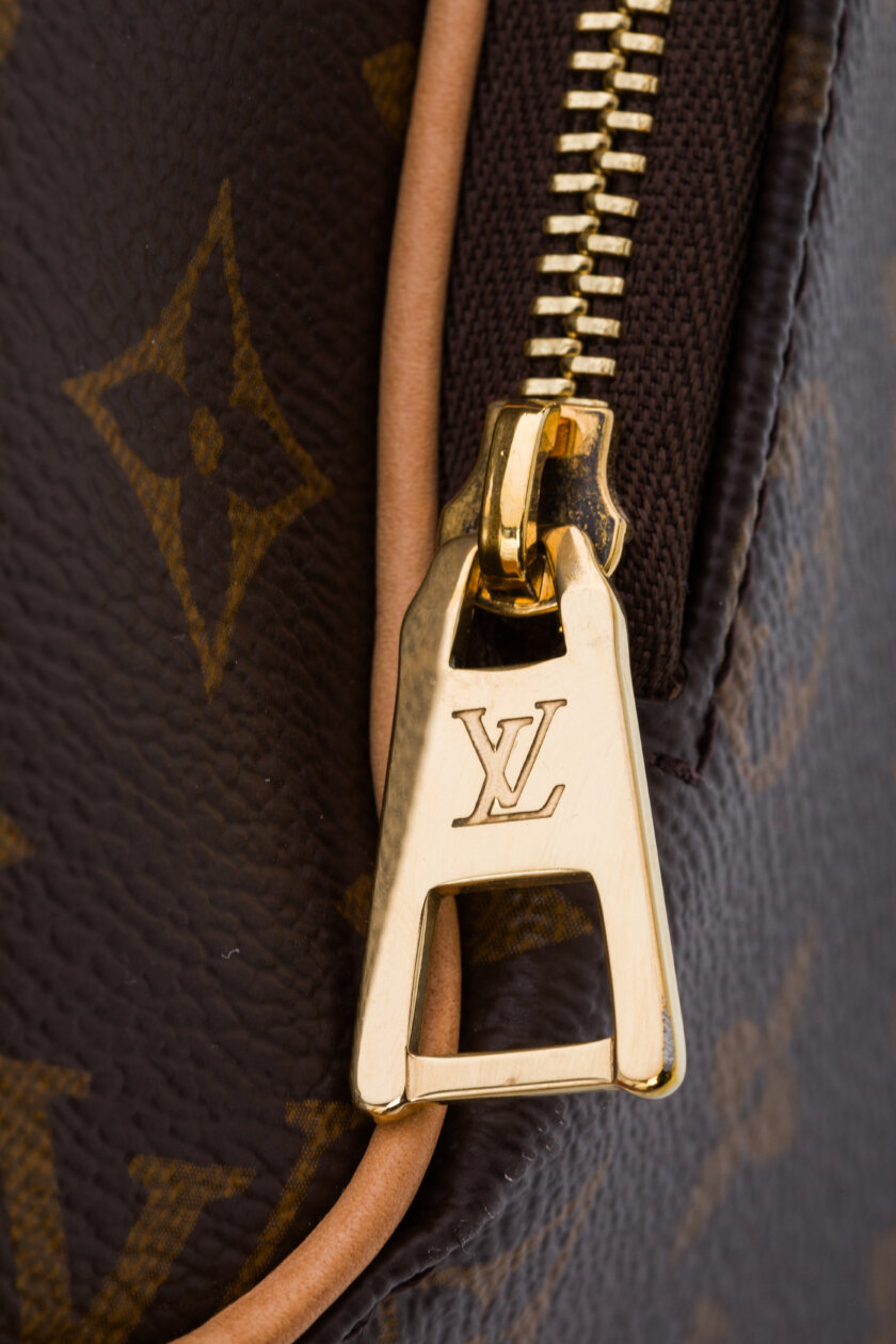 <span style="font-size: 10px; color: rgb(101, 101, 101);letter-spacing: .15em;">HAR TO FIND</span><br><strong> LOUIS VUITTON </strong><br><div style="margin-top:10px; font-size:16px;">Monogram Canvas Elipse PM M46196</div><br> - Image 14