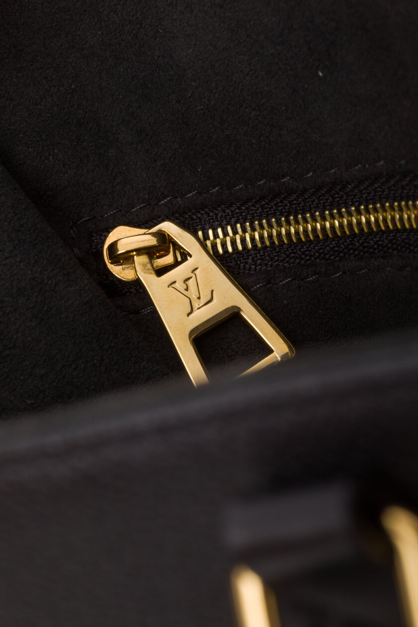 Cross Body and Shoulder Bags | LOUIS VUITTON OnTheGo PM Monogram Empreinte Leather M445653