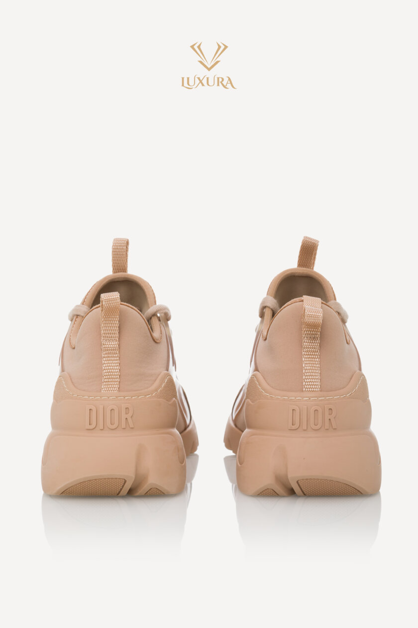 <span style="font-size: 10px; color: rgb(101, 101, 101);letter-spacing: .15em;">BEST DEAL</span><br><strong> DIOR </strong><br><div style="margin-top:10px; font-size:16px;">D-Connect Nude Technical Sneaker 36</div><br> - Image 4