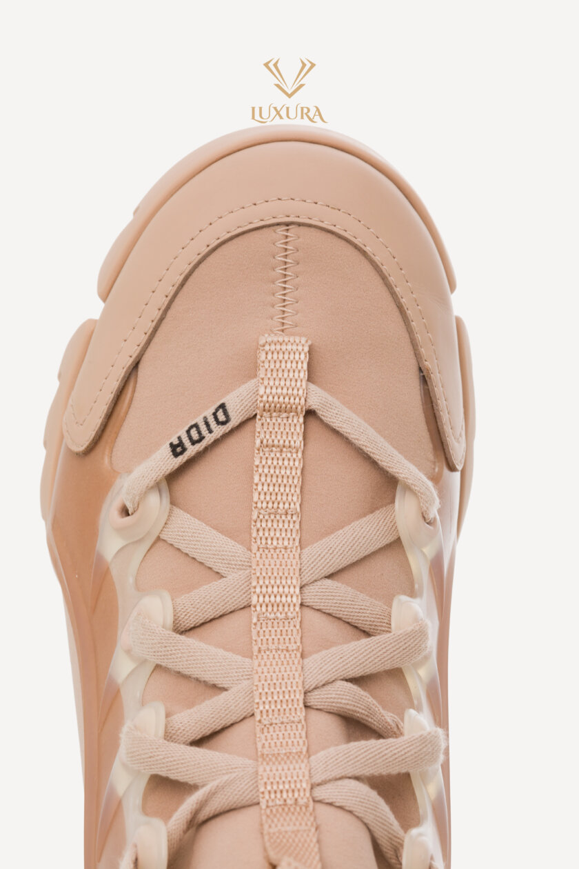 <span style="font-size: 10px; color: rgb(101, 101, 101);letter-spacing: .15em;">BEST DEAL</span><br><strong> DIOR </strong><br><div style="margin-top:10px; font-size:16px;">D-Connect Nude Technical Sneaker 36</div><br> - Image 5