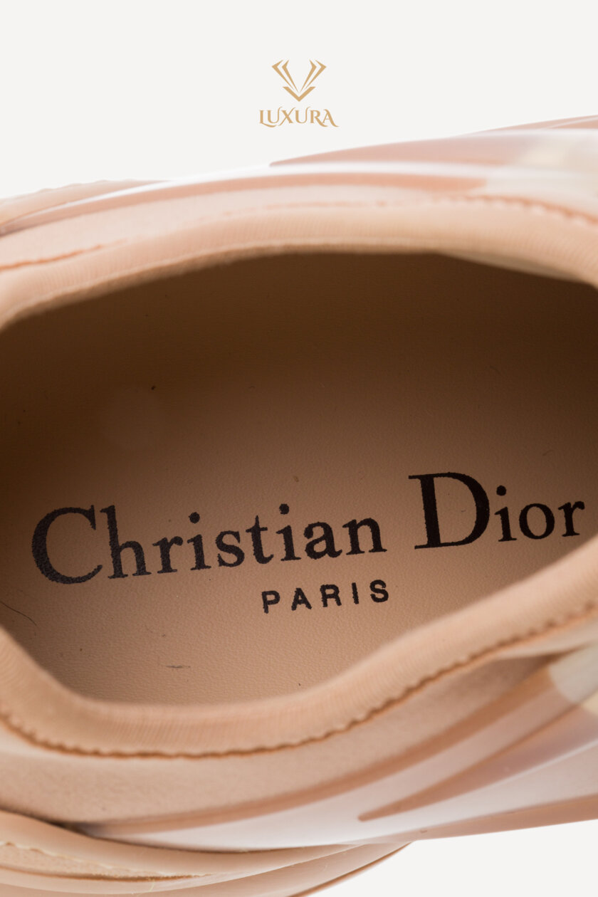 <span style="font-size: 10px; color: rgb(101, 101, 101);letter-spacing: .15em;">BEST DEAL</span><br><strong> DIOR </strong><br><div style="margin-top:10px; font-size:16px;">D-Connect Nude Technical Sneaker 36</div><br> - Image 10