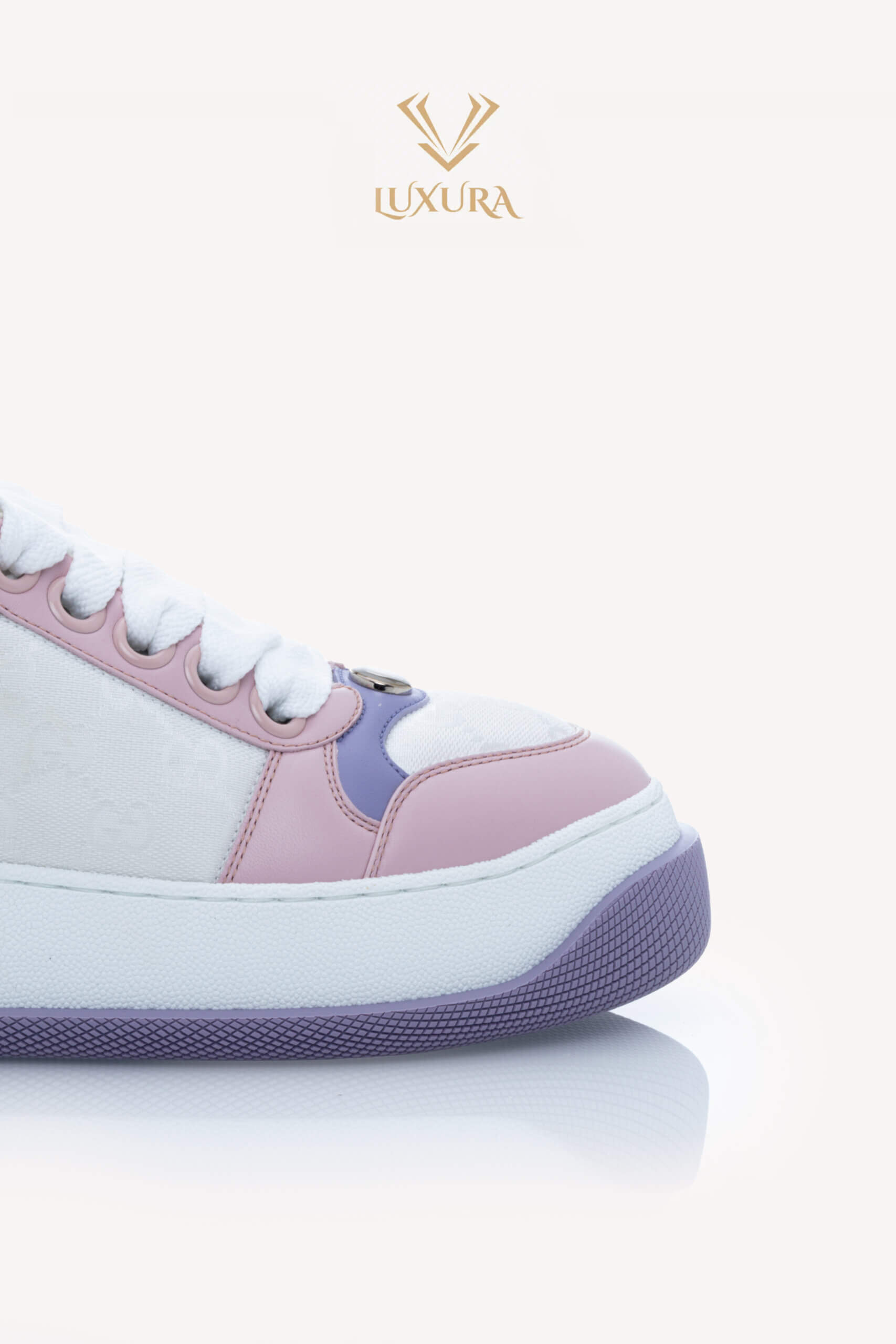 <span style="font-size: 10px; color: rgb(101, 101, 101);letter-spacing: .15em;">NEW COLLECTION</span><br><strong> GUCCI </strong><br><div style="margin-top:10px; font-size:16px;">GG Leather Colorblock Pattern Sneakers 38</div><br> - Image 17