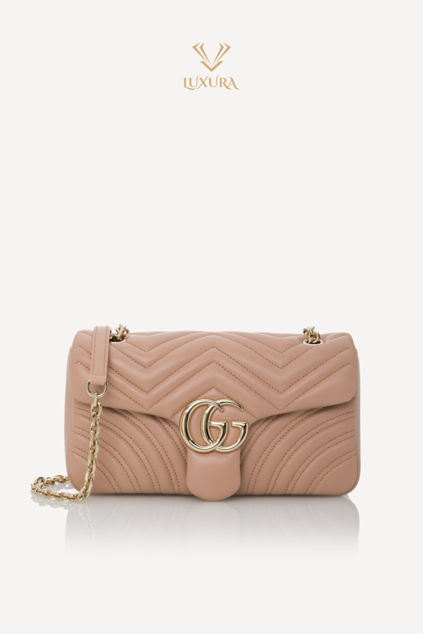 <span style="font-size: 10px; color: rgb(101, 101, 101);letter-spacing: .15em;">NEW COLLECTION</span><br><strong> GUCCI </strong><br><div style="margin-top:10px; font-size:16px;">GG Marmont Medium Shoulder Bag Beige Poudre</div><br>