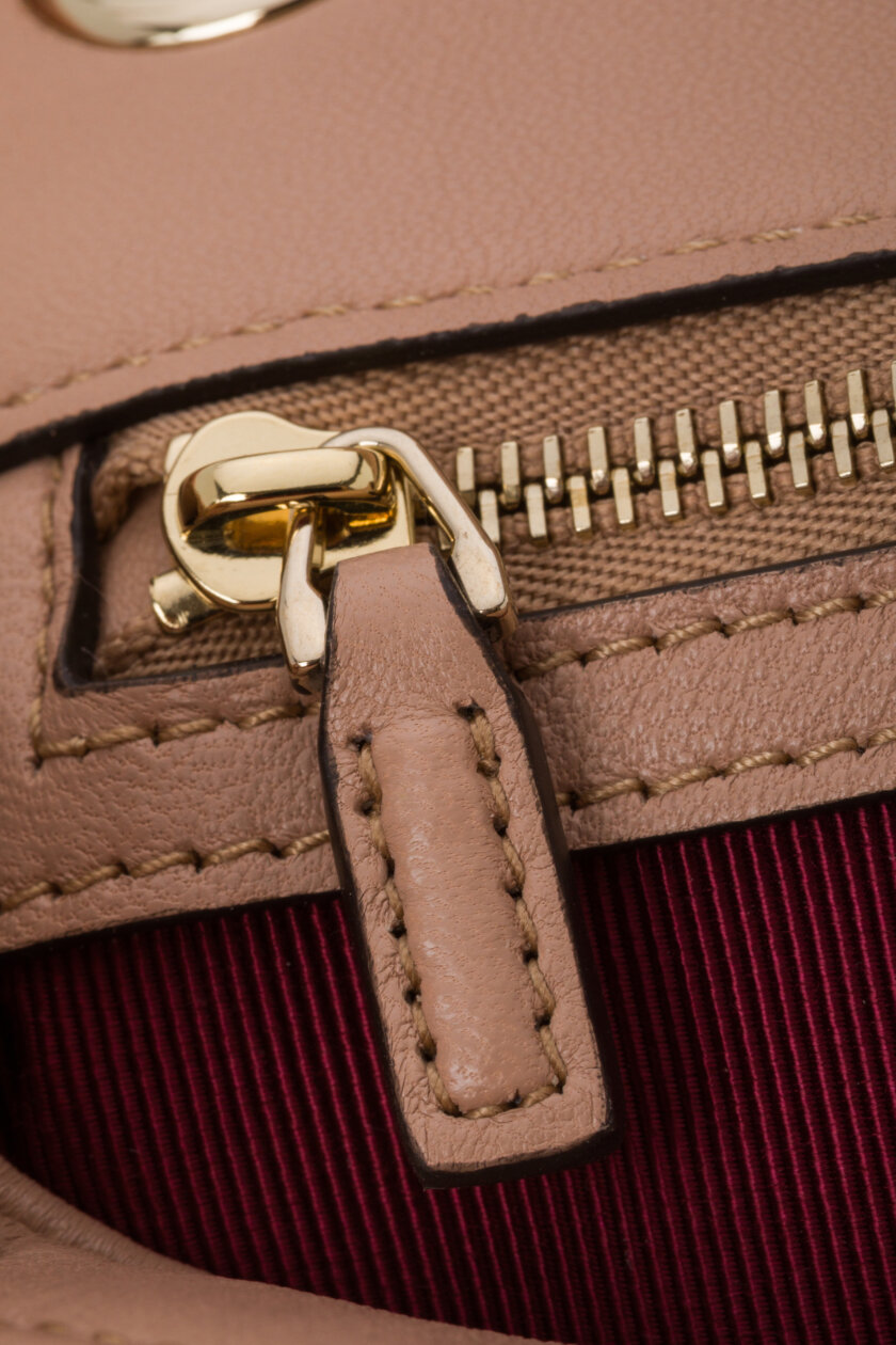 <span style="font-size: 10px; color: rgb(101, 101, 101);letter-spacing: .15em;">NEW COLLECTION</span><br><strong> GUCCI </strong><br><div style="margin-top:10px; font-size:16px;">GG Marmont Medium Shoulder Bag Beige Poudre</div><br> - Image 16