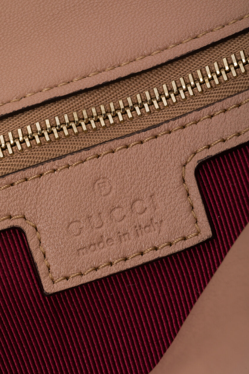 <span style="font-size: 10px; color: rgb(101, 101, 101);letter-spacing: .15em;">NEW COLLECTION</span><br><strong> GUCCI </strong><br><div style="margin-top:10px; font-size:16px;">GG Marmont Medium Shoulder Bag Beige Poudre</div><br> - Image 14