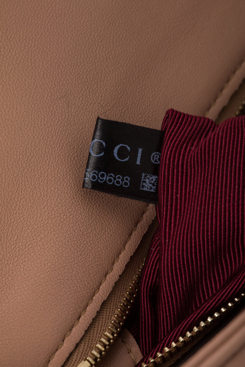<span style="font-size: 10px; color: rgb(101, 101, 101);letter-spacing: .15em;">NEW COLLECTION</span><br><strong> GUCCI </strong><br><div style="margin-top:10px; font-size:16px;">GG Marmont Medium Shoulder Bag Beige Poudre</div><br> - Image 17
