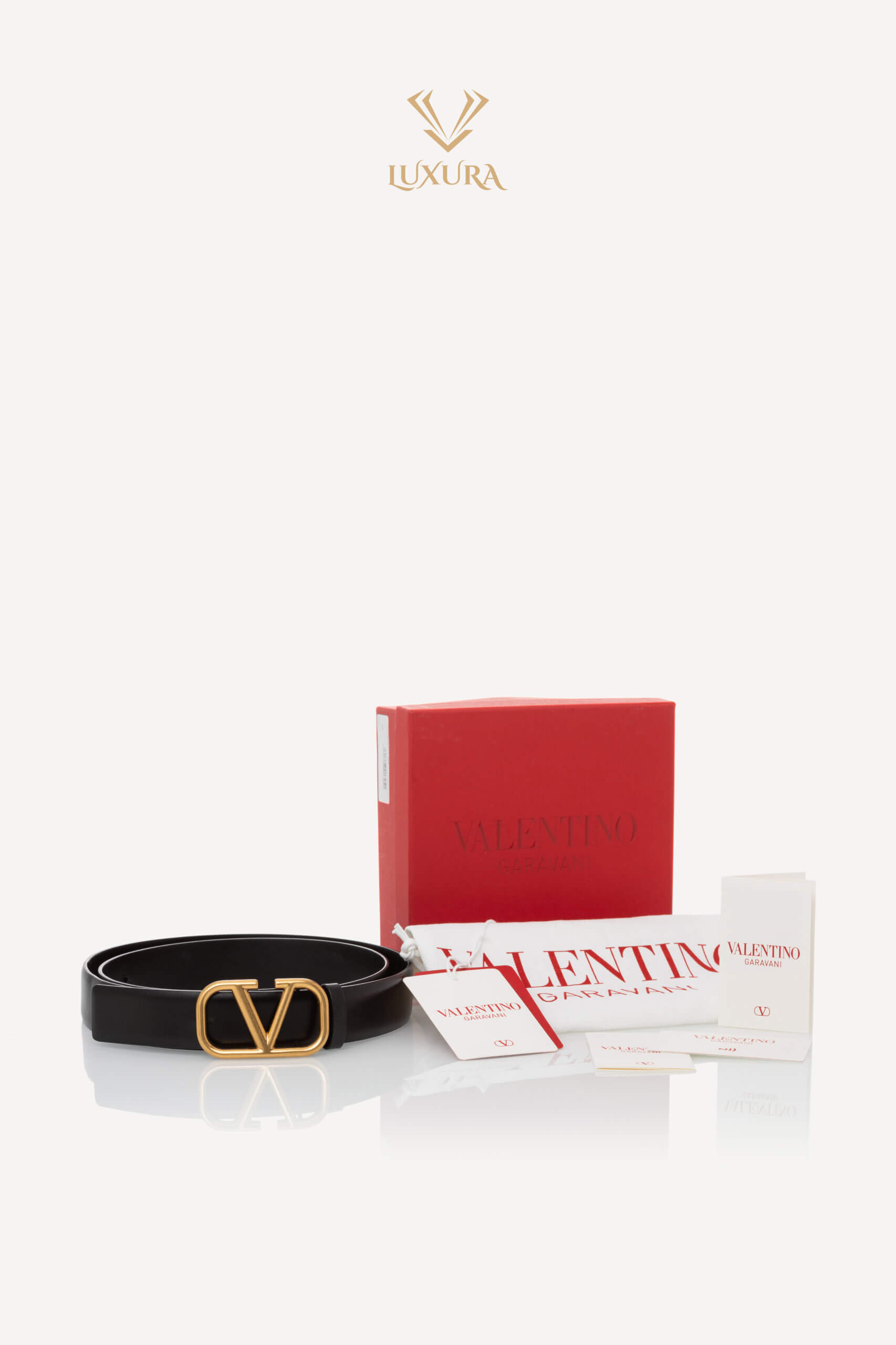 <span style="font-size: 10px; color: rgb(101, 101, 101);letter-spacing: .15em;">NEW COLLECTION </span><br><strong> VALENTINO </strong><br><div style="margin-top:10px; font-size:16px;"> VLogo Signature Calfskin Belt 95 38 Black </div><br> - Image 2