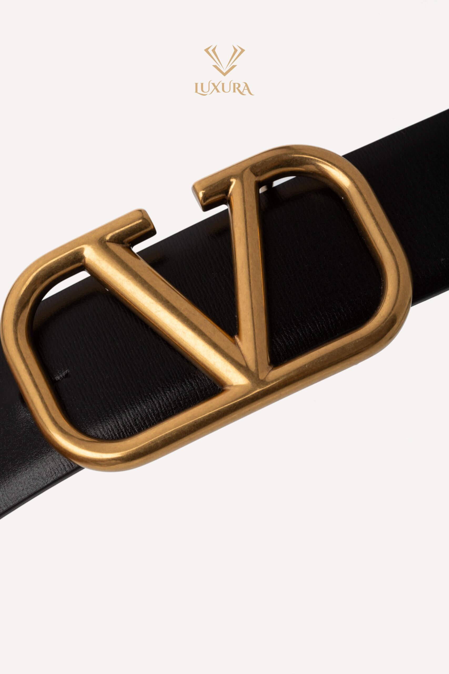 <span style="font-size: 10px; color: rgb(101, 101, 101);letter-spacing: .15em;">NEW COLLECTION </span><br><strong> VALENTINO </strong><br><div style="margin-top:10px; font-size:16px;"> VLogo Signature Calfskin Belt 95 38 Black </div><br> - Image 6