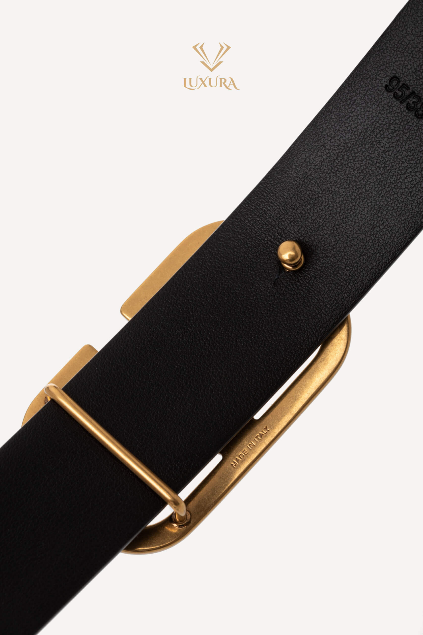 <span style="font-size: 10px; color: rgb(101, 101, 101);letter-spacing: .15em;">NEW COLLECTION </span><br><strong> VALENTINO </strong><br><div style="margin-top:10px; font-size:16px;"> VLogo Signature Calfskin Belt 95 38 Black </div><br> - Image 7