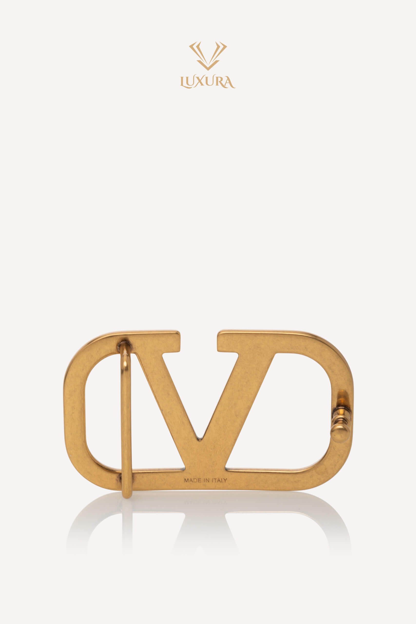 <span style="font-size: 10px; color: rgb(101, 101, 101);letter-spacing: .15em;">NEW COLLECTION </span><br><strong> VALENTINO </strong><br><div style="margin-top:10px; font-size:16px;"> VLogo Signature Calfskin Belt 95 38 Black </div><br> - Image 10
