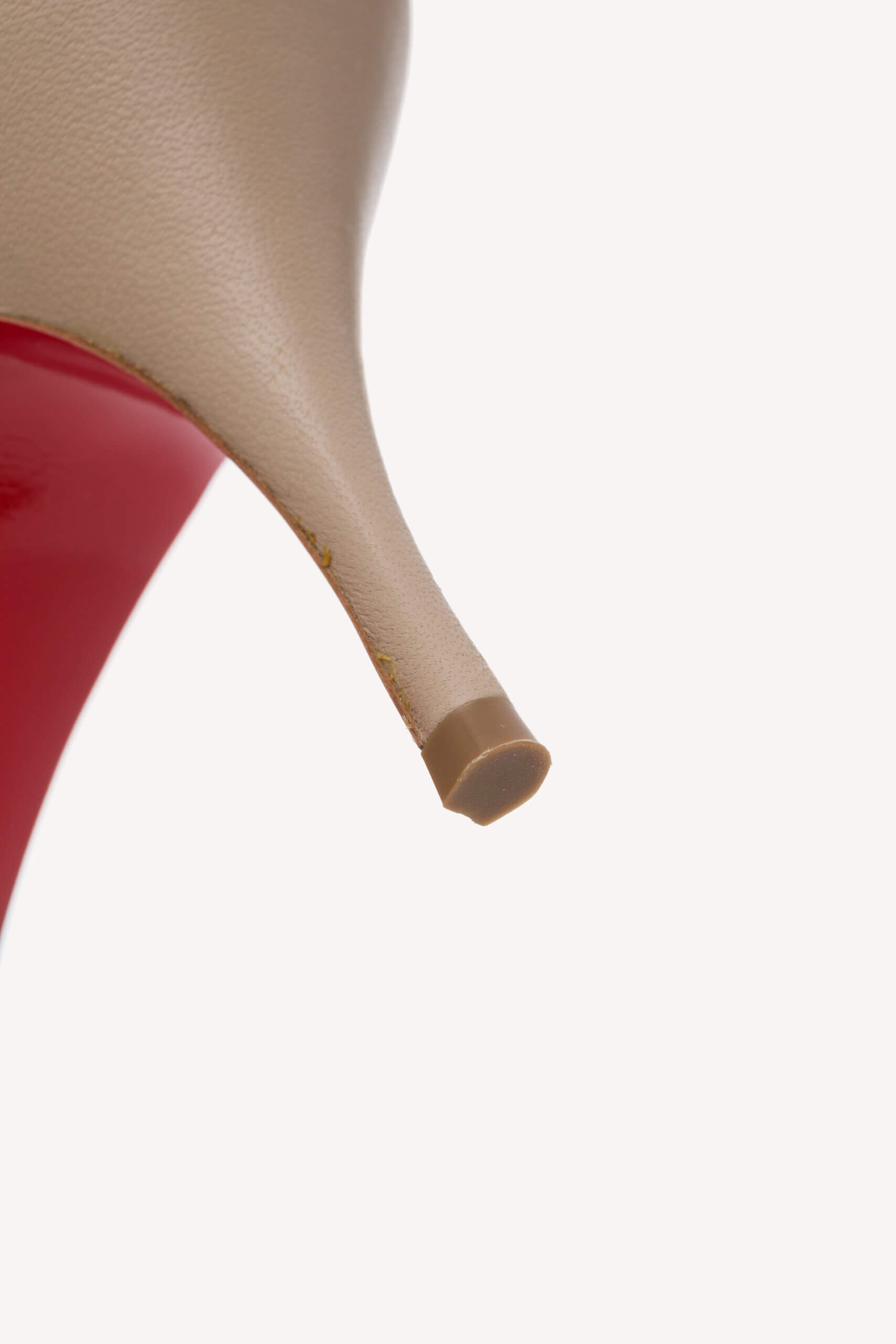 <span style="font-size: 10px; color: rgb(101, 101, 101);letter-spacing: .15em;">BEST DEAL </span><br><strong>CHRISTIAN LOUBOUTIN </strong><br><div style="margin-top:10px; font-size:16px;"> Clare 80 Nappa 36.5 </div><br> - Image 11