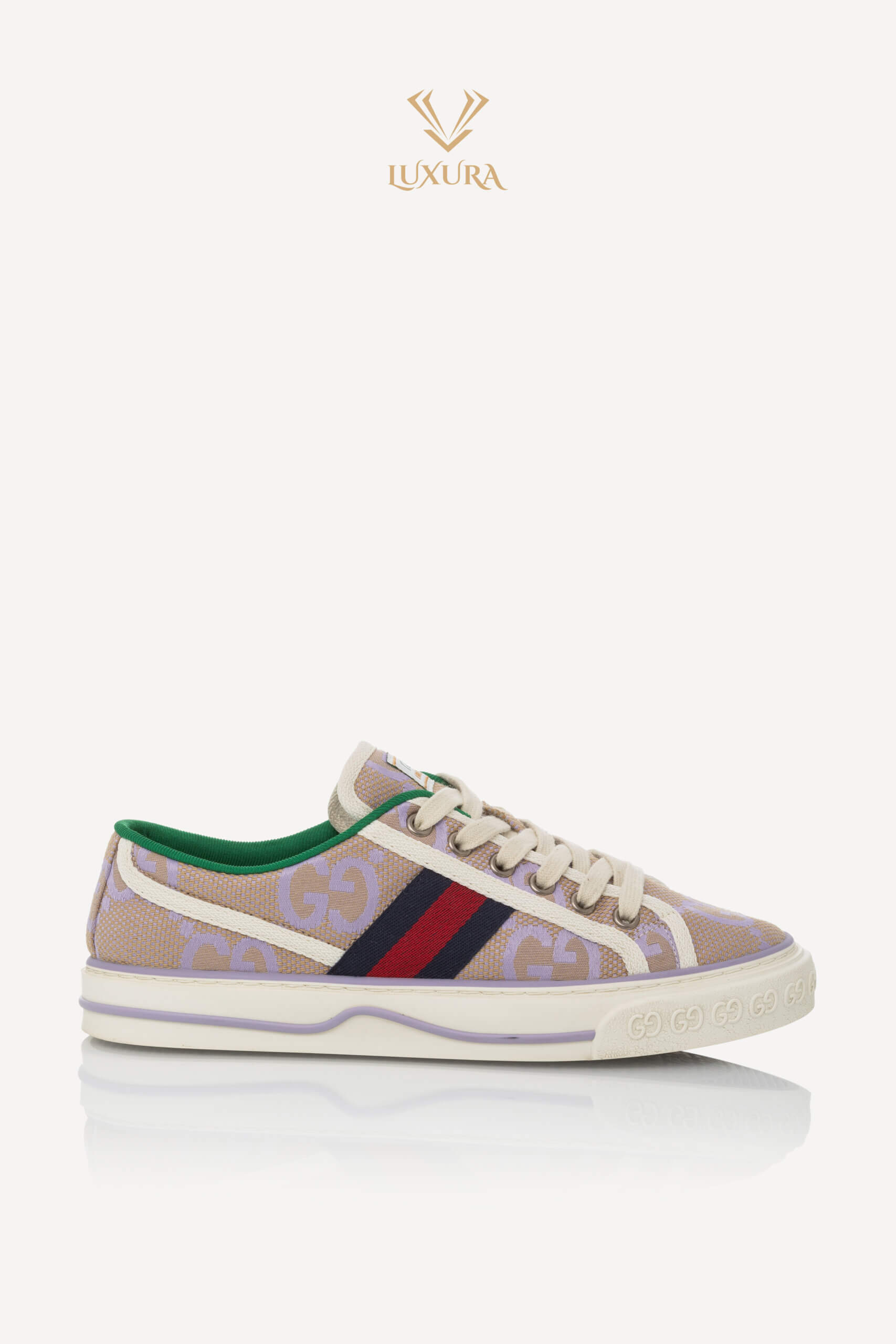 <span style="font-size: 10px; color: rgb(101, 101, 101);letter-spacing: .15em;">IN TENDINTE </span><br><strong> GUCCI </strong><br><div style="margin-top:10px; font-size:16px;"> Monogram Jumbo GG Web 1977 Tennis Sneakers Beige Lapis Mystic White 37 </div><br>