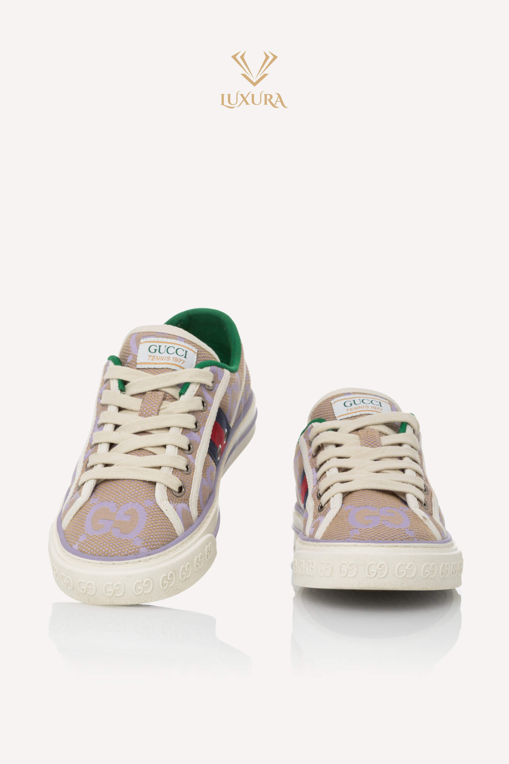 <span style="font-size: 10px; color: rgb(101, 101, 101);letter-spacing: .15em;">IN TENDINTE </span><br><strong> GUCCI </strong><br><div style="margin-top:10px; font-size:16px;"> Monogram Jumbo GG Web 1977 Tennis Sneakers Beige Lapis Mystic White 37 </div><br> - Image 4