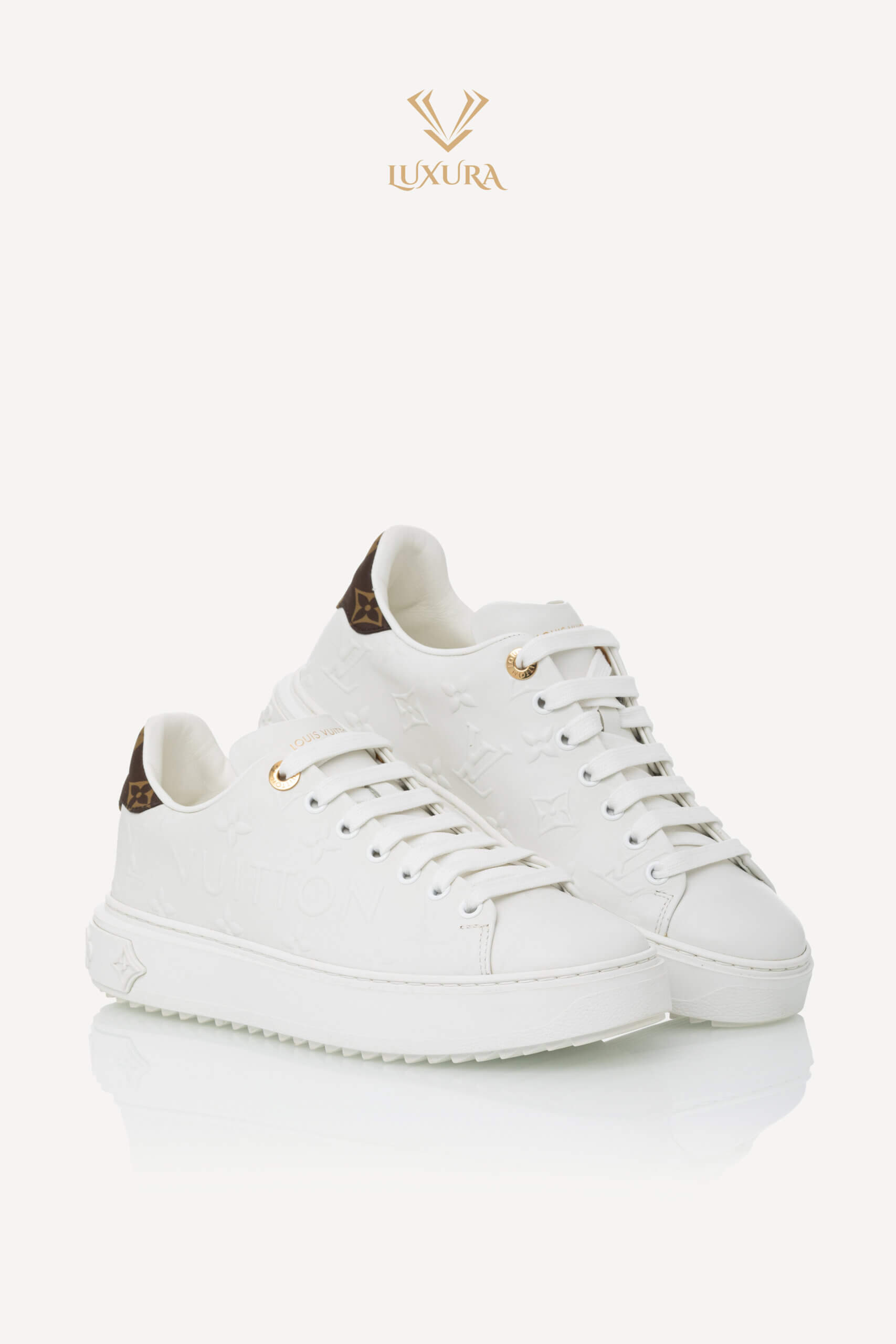 <span style="font-size: 10px; color: rgb(101, 101, 101);letter-spacing: .15em;">HARD TO FIND</span><br><strong> LOUIS VUITTON </strong><br><div style="margin-top:10px; font-size:16px;"> Lambskin Embossed Monogram Time Out Sneaker White 1AAP6G 37.5 </div><br> - Image 3