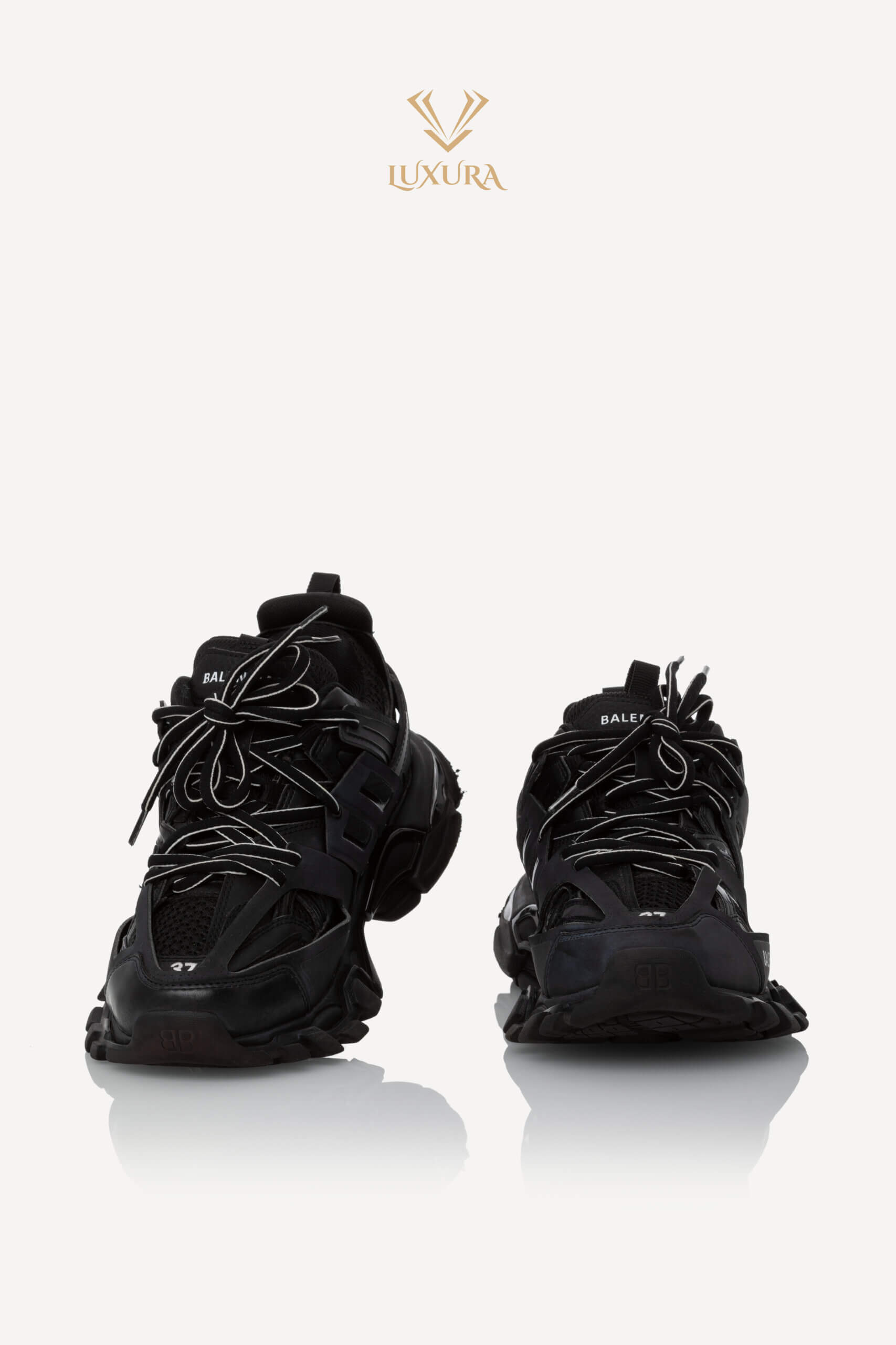 <span style="font-size: 10px; color: rgb(101, 101, 101);letter-spacing: .15em;">BEST DEAL</span><br><strong> BALENCIAGA </strong><br><div style="margin-top:10px; font-size:16px;"> Track Sneakers Black 37 </div><br> - Image 4