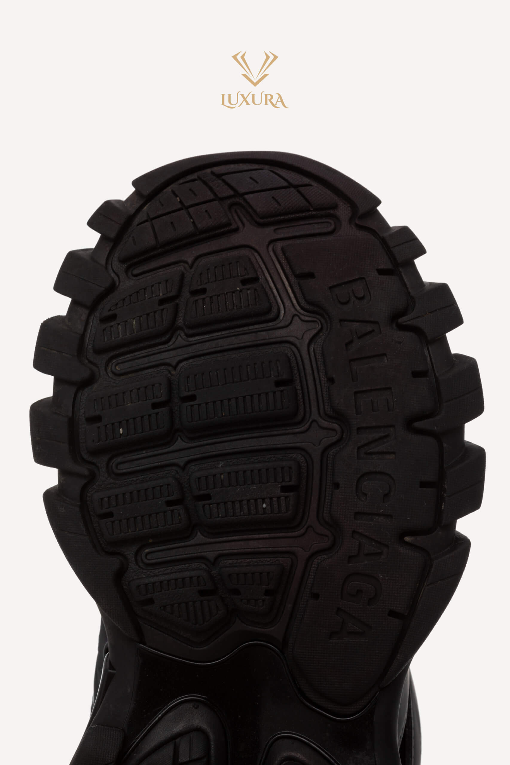 <span style="font-size: 10px; color: rgb(101, 101, 101);letter-spacing: .15em;">BEST DEAL</span><br><strong> BALENCIAGA </strong><br><div style="margin-top:10px; font-size:16px;"> Track Sneakers Black 37 </div><br> - Image 17